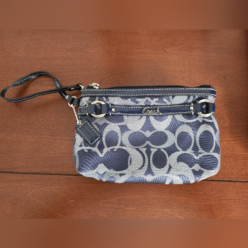 Coach Navy & Silver Metallic Gallery Optic Signature Med Wristlet F47837 EUC